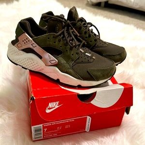 HURRACHE RUN! GREEN AND PINK!!!!!